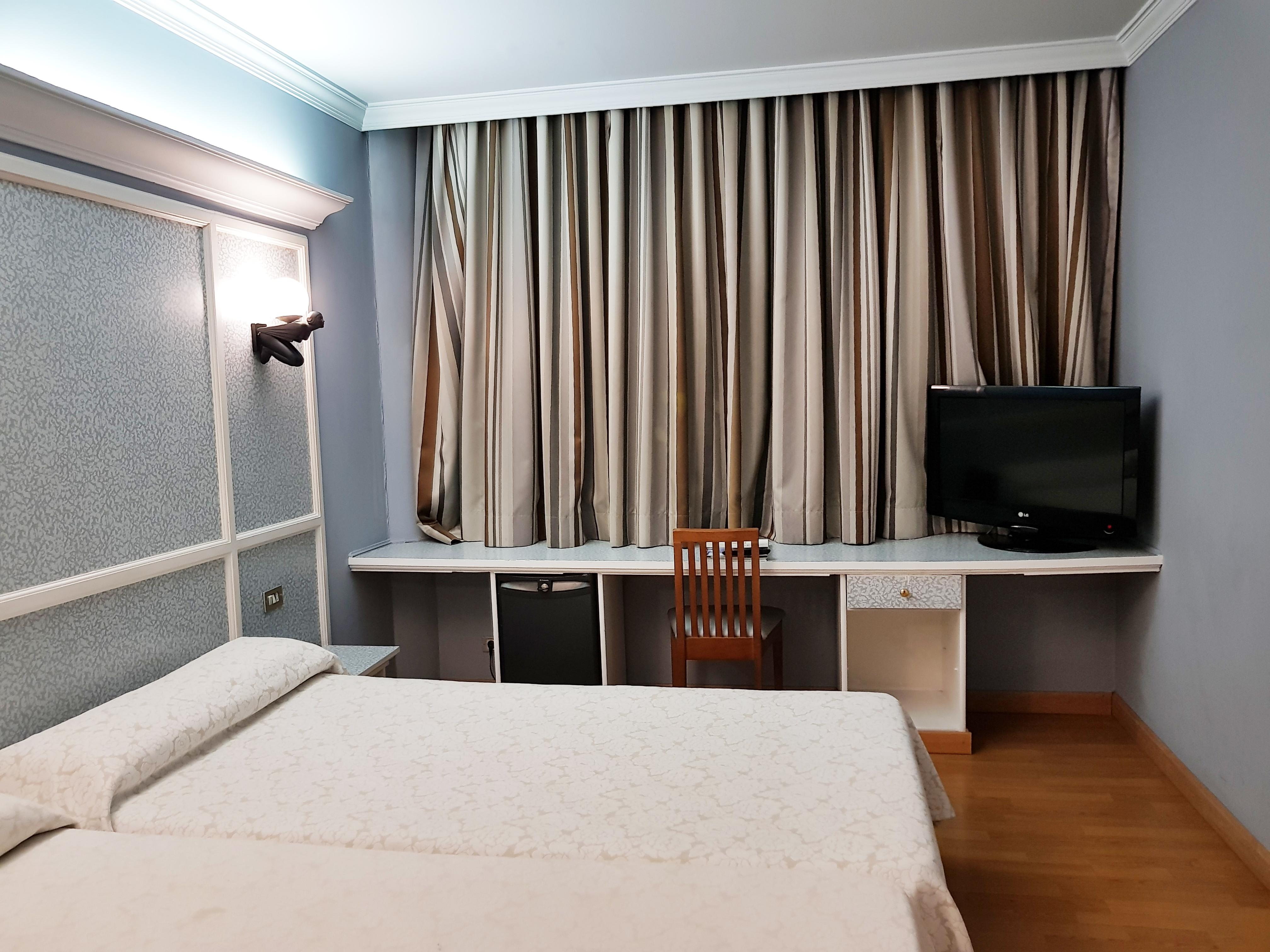 Hotel City House Las Lomas Oviedo Buitenkant foto