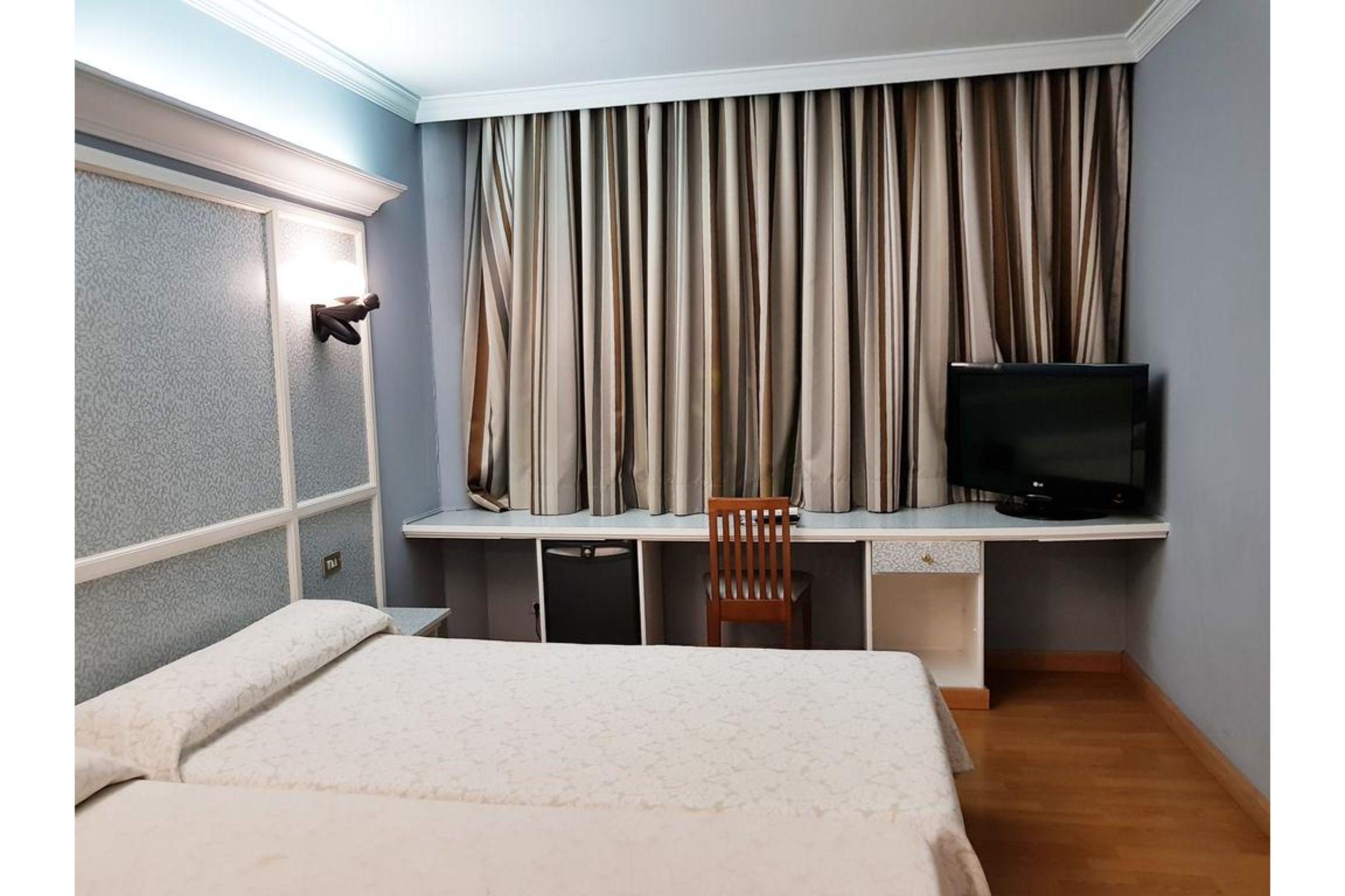 Hotel City House Las Lomas Oviedo Buitenkant foto