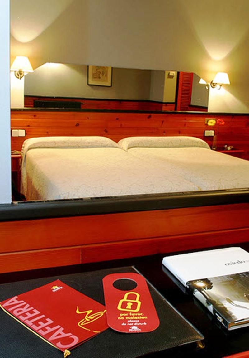 Hotel City House Las Lomas Oviedo Buitenkant foto