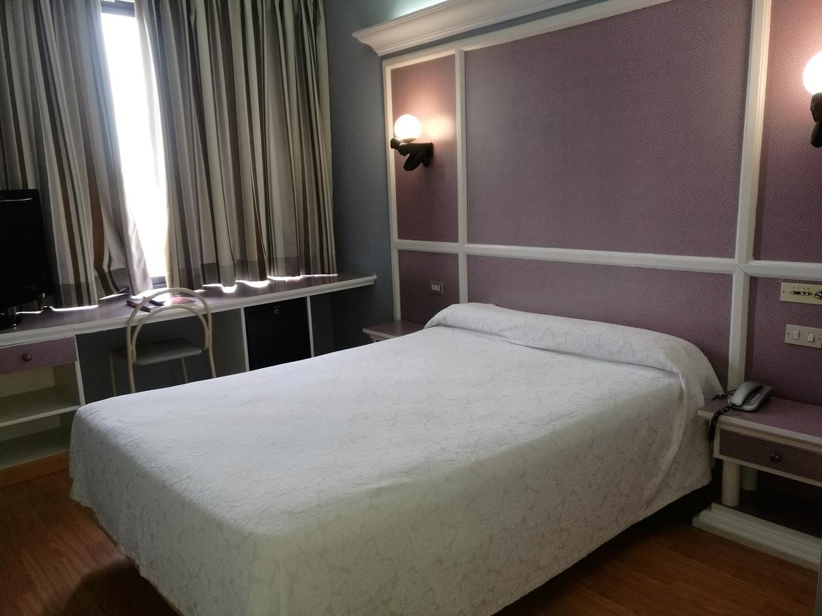 Hotel City House Las Lomas Oviedo Buitenkant foto
